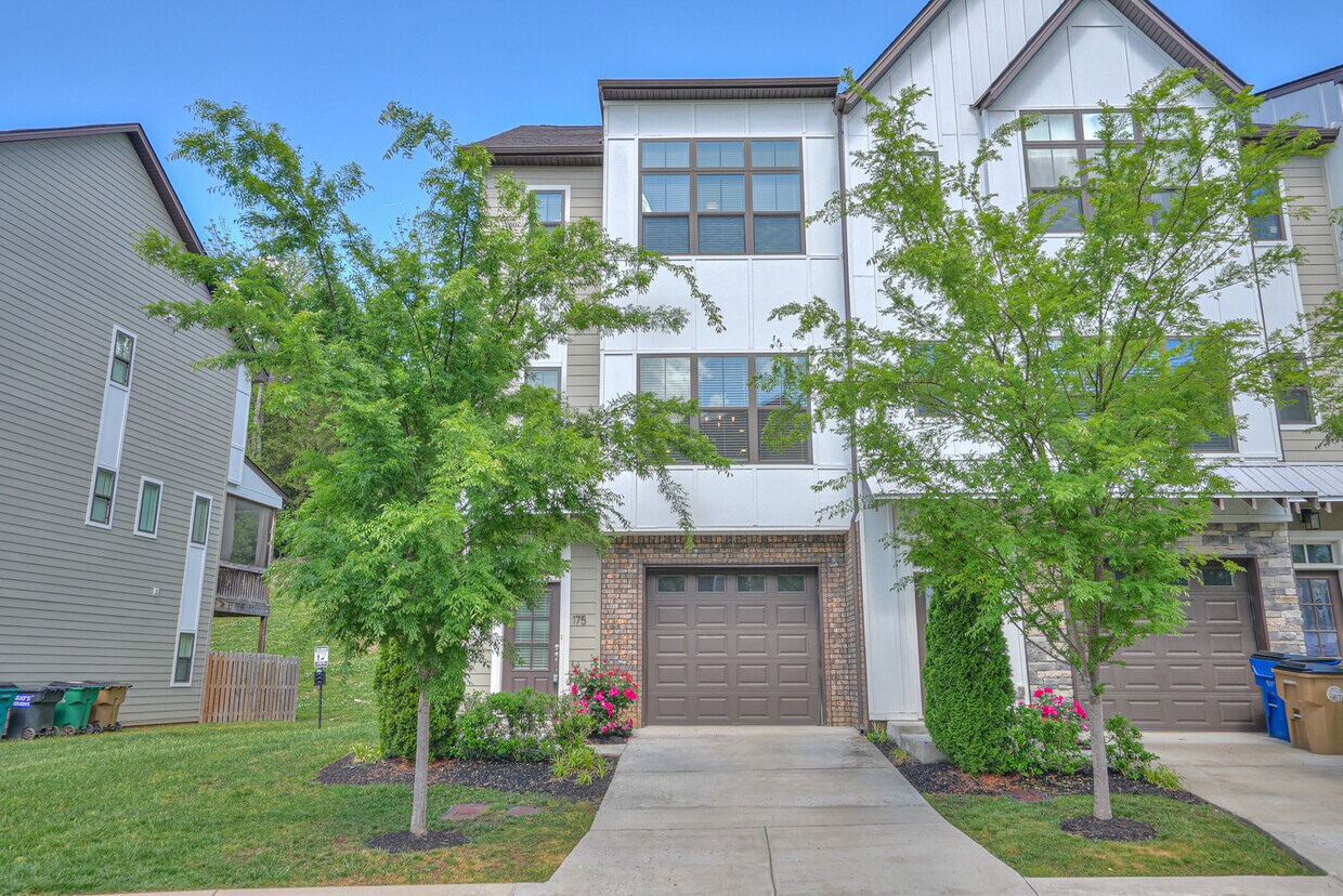 Primary Photo - 175 Stonecrest Dr