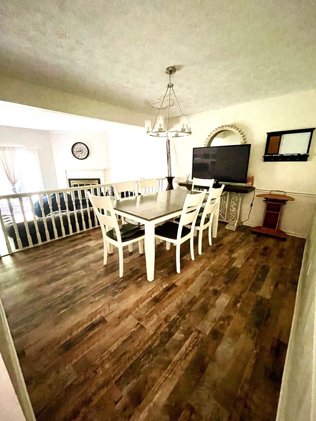 Foto del edificio - 920 River Oaks Dr