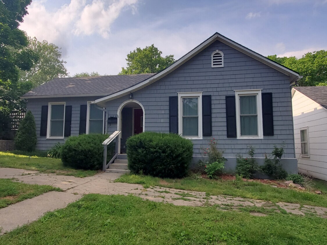 423 Mound St, Atchison, KS 66002 House Rental in Atchison, KS