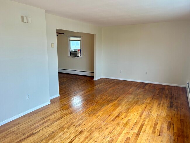 Photo - 564 Long Beach Rd Townhome