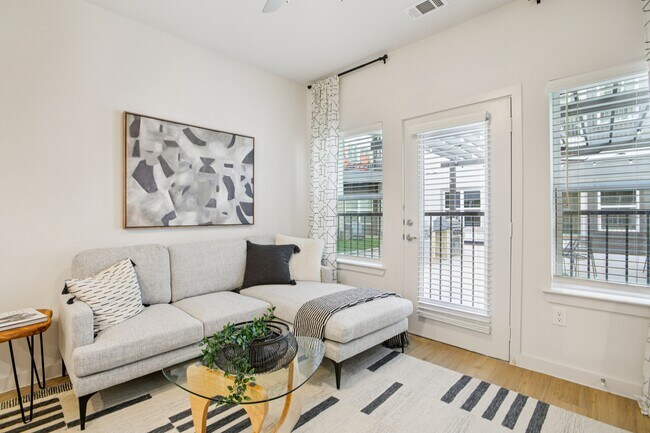 Building Photo - Matador