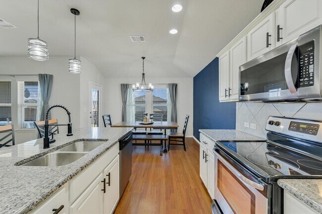 Foto del edificio - 725 Pinnacle Dr