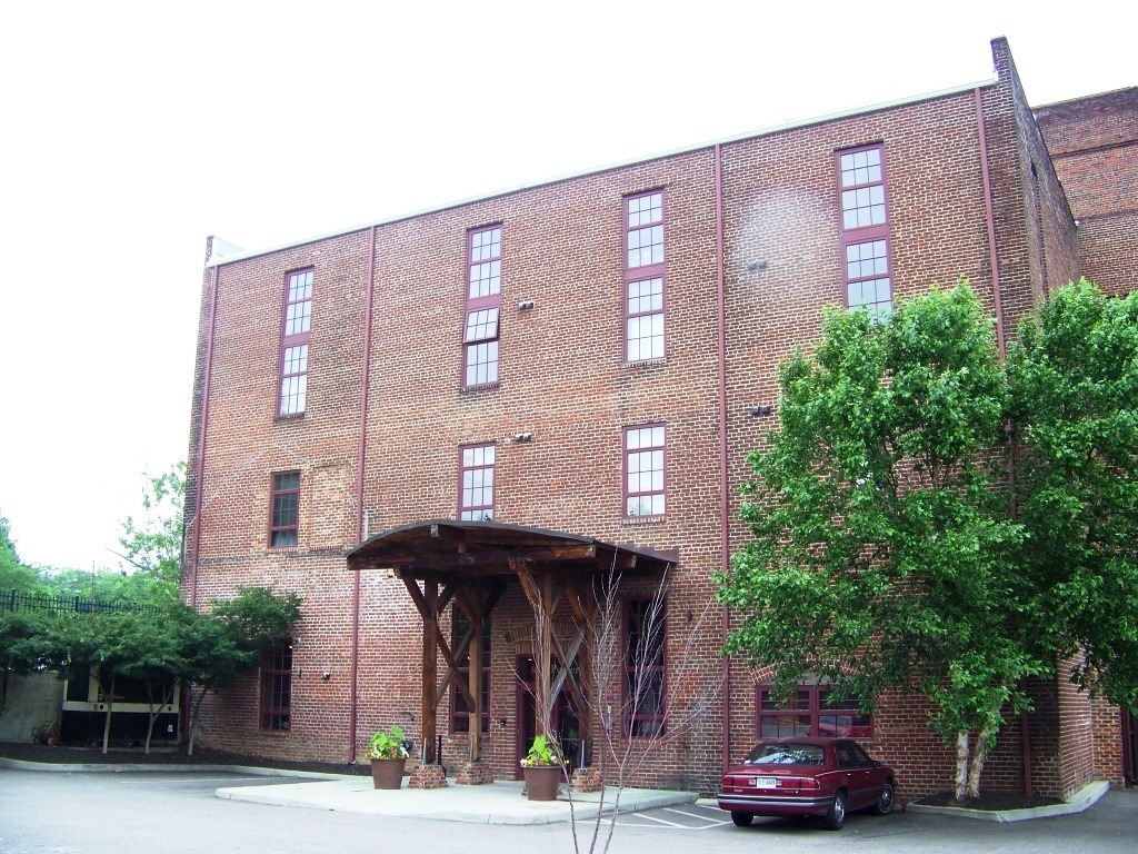 Primary Photo - -- AVAILABLE AUGUST 8TH -- 2 BR / 2 BA Spe...