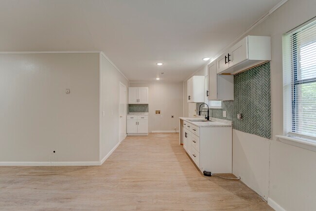 Foto del edificio - 6461 N Double Springs Rd