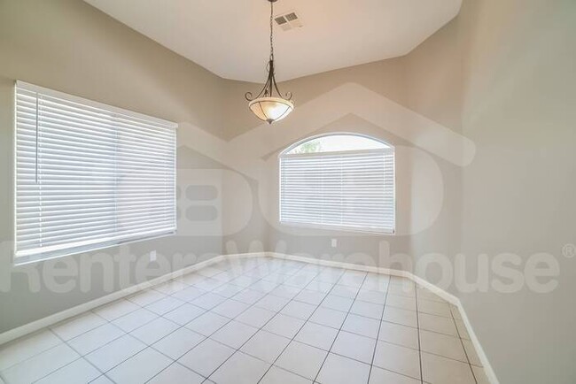 Foto del edificio - 4 Bedroom 2 Bath Glendale Home