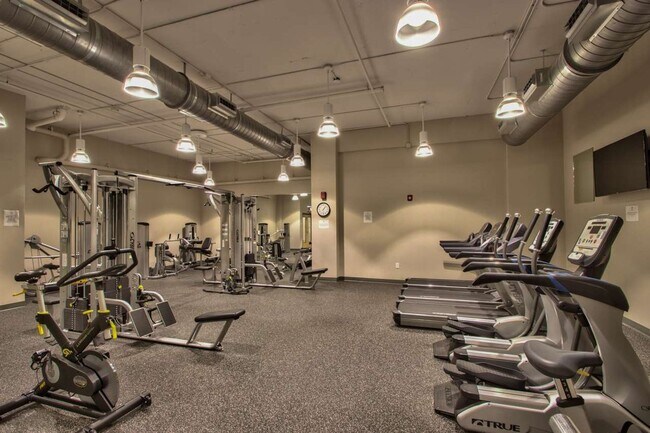 Building Photo - Furnished 1/1 in Plaza Tower@ Kleman Plaza