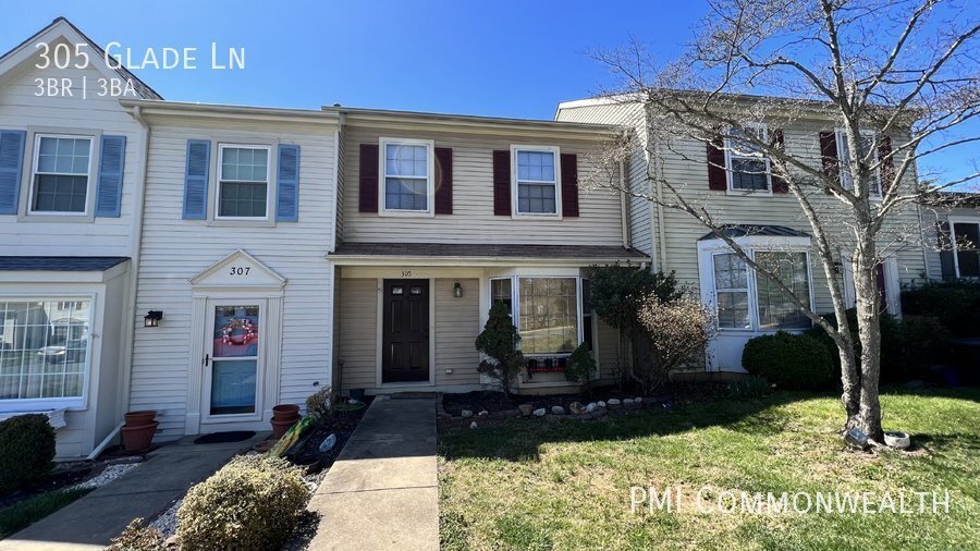 Primary Photo - 3 Bed / 2.5 Bath Townhouse (Available 3/10...