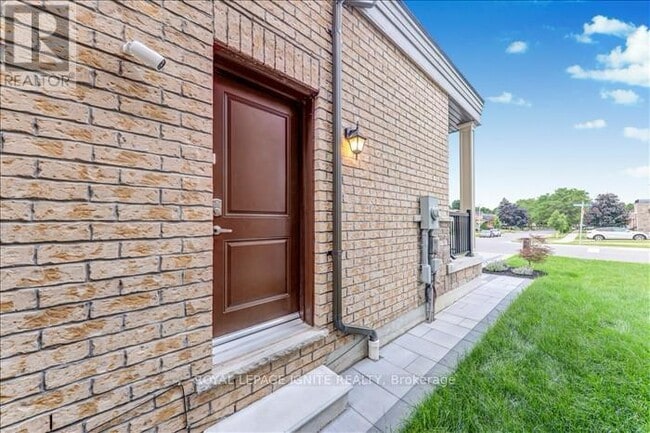 Building Photo - 103 Bremner St