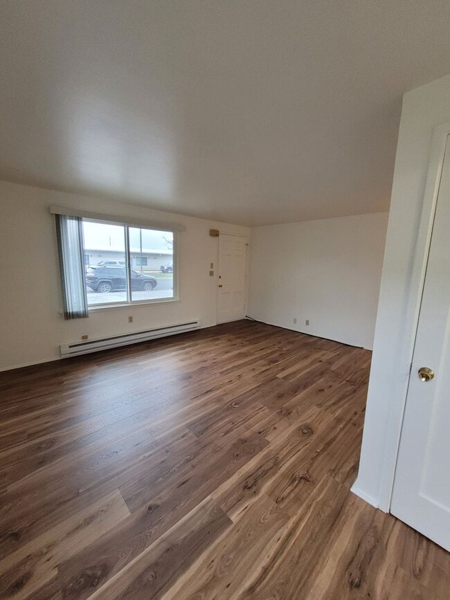 Building Photo - House in Knolls Vista