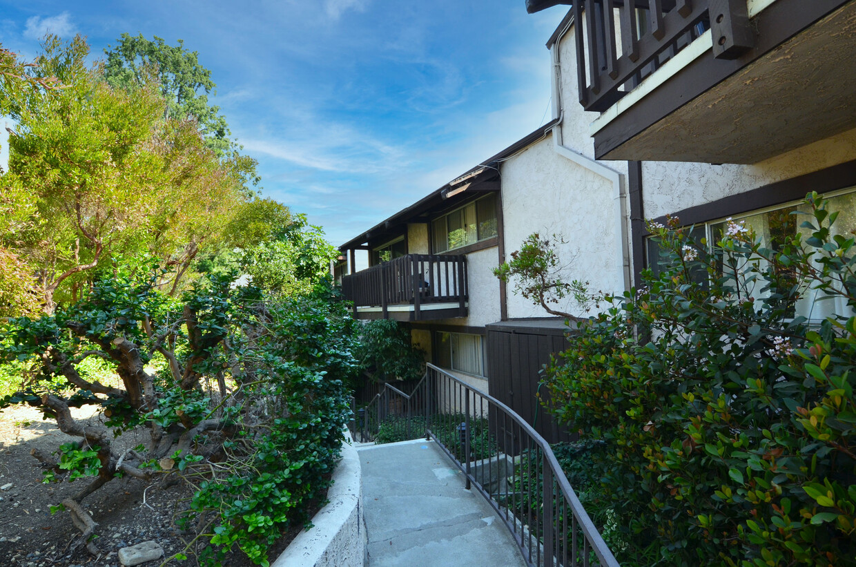 2nd Floor Condo - 314 S Miraleste Dr