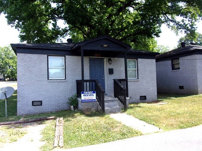 Foto del edificio - 2 Bedroom 1 Bath Home Minutes from Uptown Charlotte