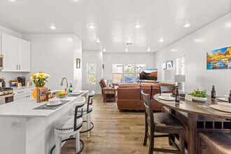 Building Photo - 350 W Old Hwy