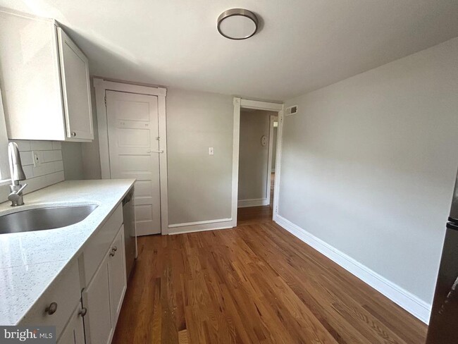 Foto del edificio - 709 W 19th St