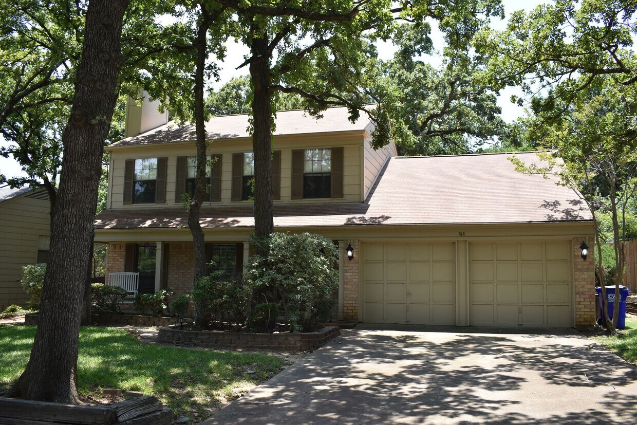 Primary Photo - 414 Teal Wood Ln