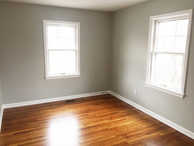 Foto del edificio - 2316 Eastway Dr