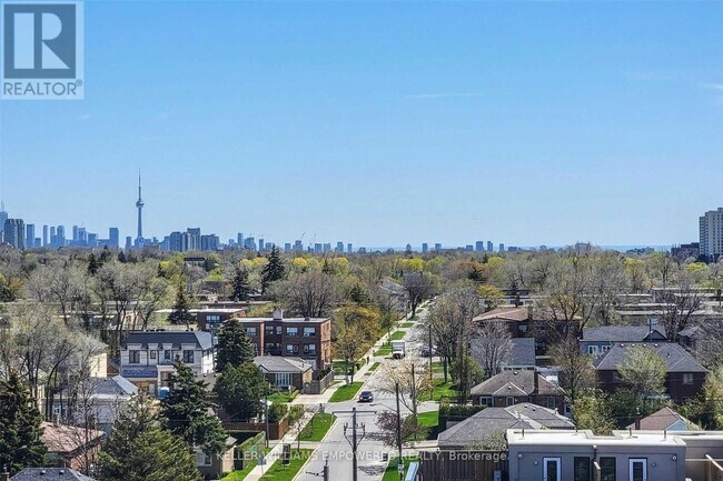 Photo du bâtiment - 325-650-650 Lawrence Ave W