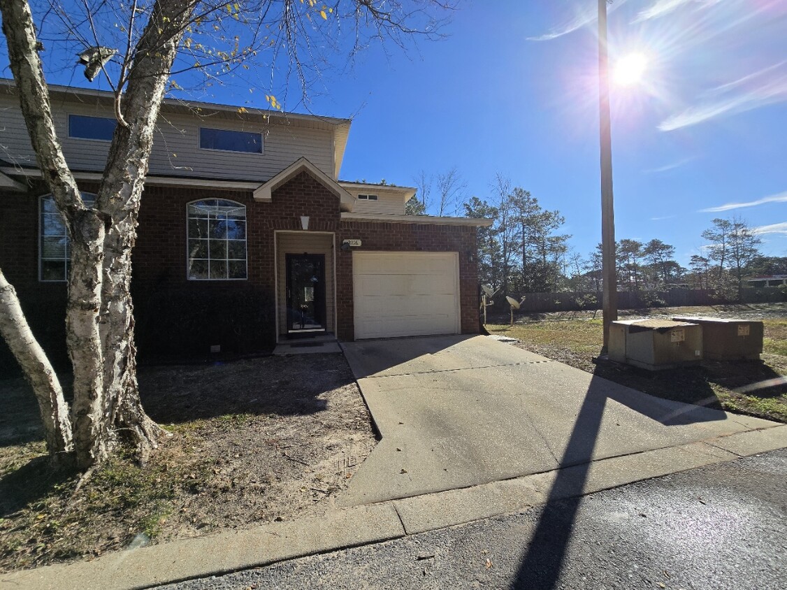 Foto principal - 2116 Hadleigh Hills Ct