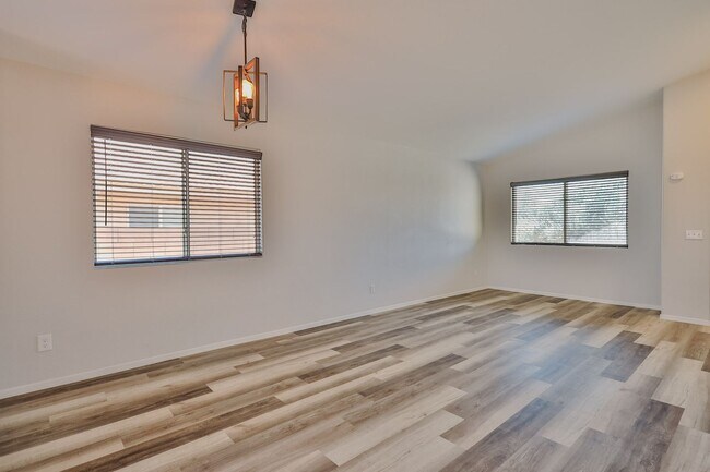 Building Photo - PROMO $500. OFF THE FIRST MONTHS RENT!!!