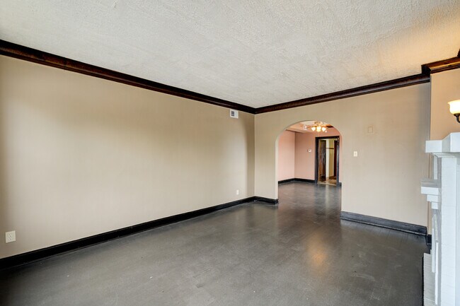 Building Photo - 1514 W 87th St