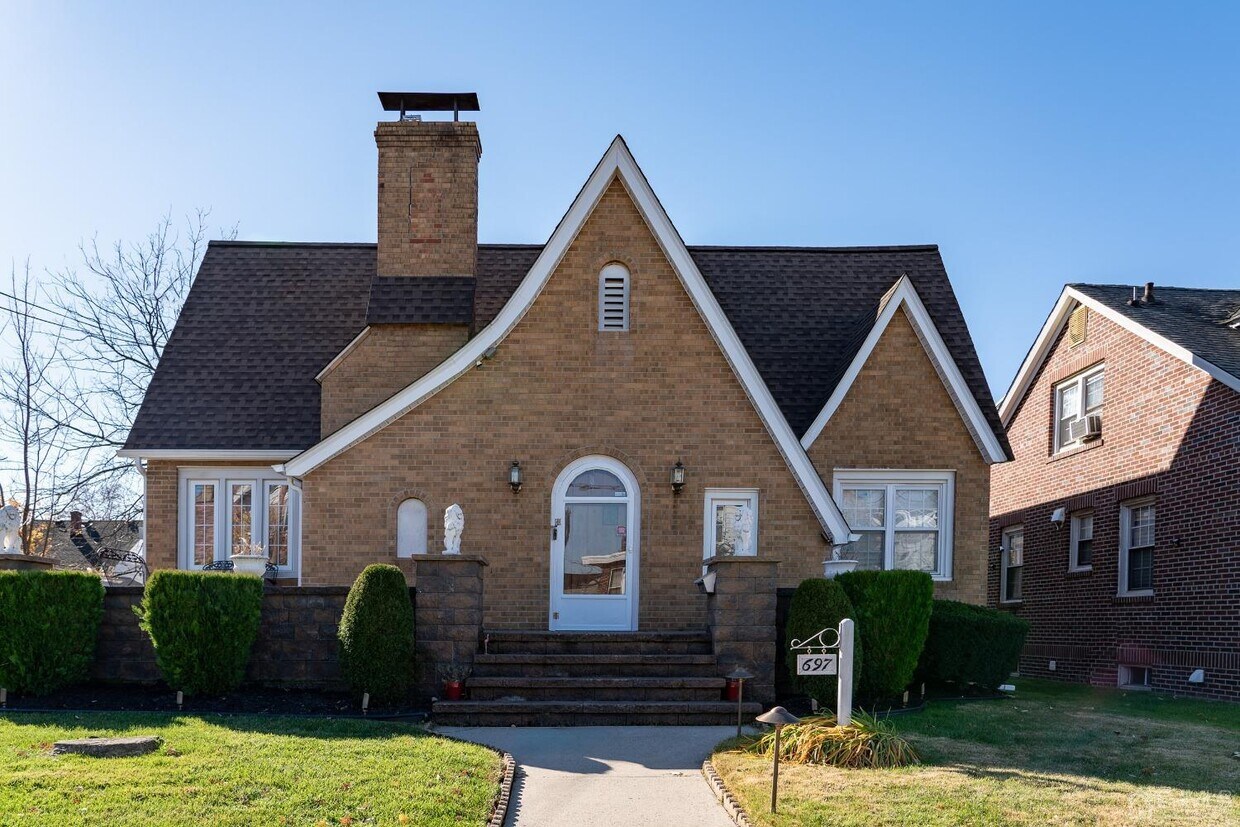 697 Roosevelt Ave, Carteret, NJ 07008 House Rental in Carteret, NJ