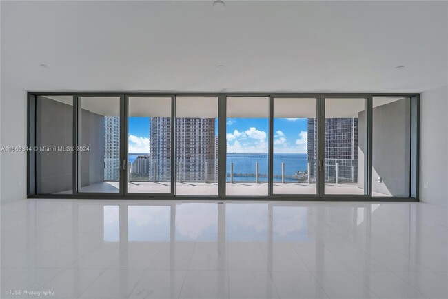 Foto del edificio - 300 Biscayne Blvd Way