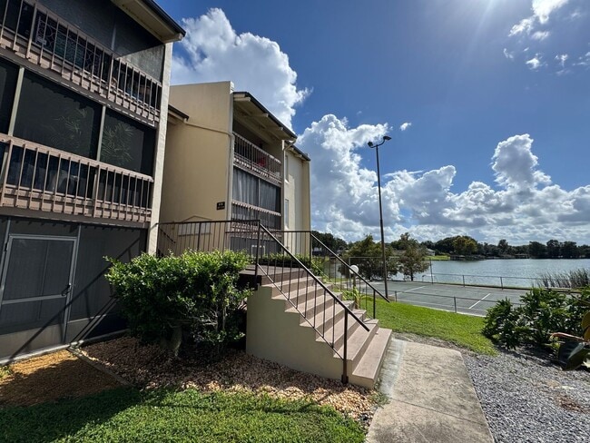Building Photo - Altamonte Springs 1/1 Condo ~ Lakefront Community ~ Great Amenities!!