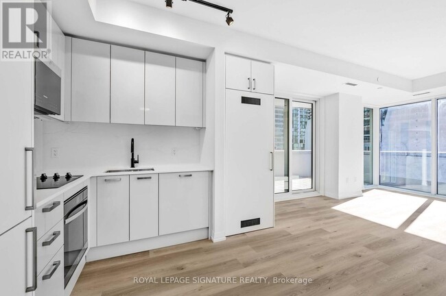 Building Photo - 280 Dundas St W