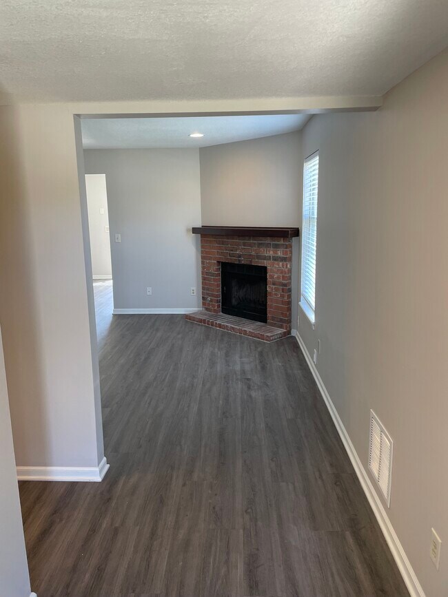 Foto del edificio - 5617-5623 NW 66th Terrace