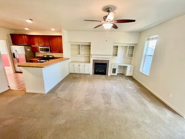 Foto del edificio - Cedar Hills/Mills Area Two Bedroom Townhome with 2 Car Garage, A/C & Private Deck.