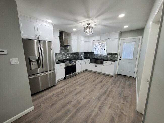 Building Photo - 280 Linden Ave