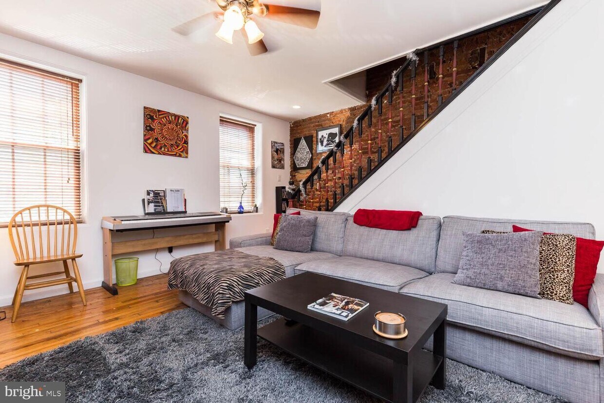 Primary Photo - 535 E Girard Ave