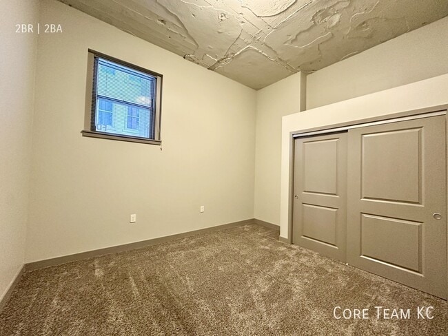 Foto del edificio - 306 E 12th St