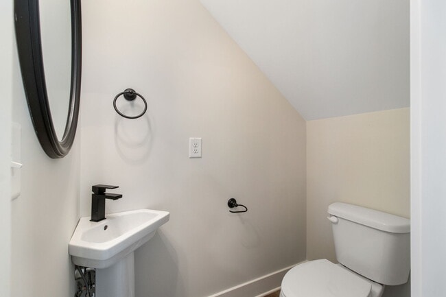 Building Photo - 160 Excell Rd