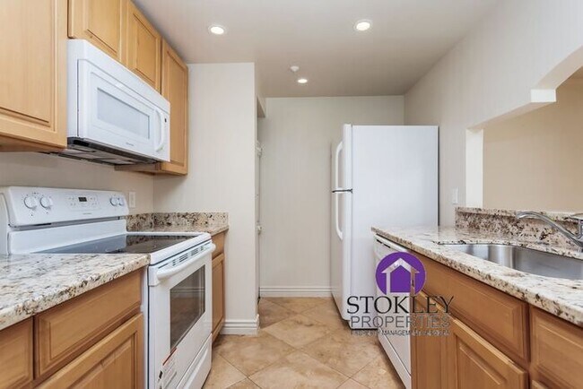 Foto del edificio - Stokley Properties Presents 2595 Oak Rd #E...