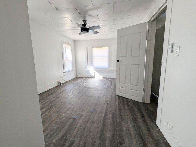 Building Photo - Remodeled Home on Texas Side