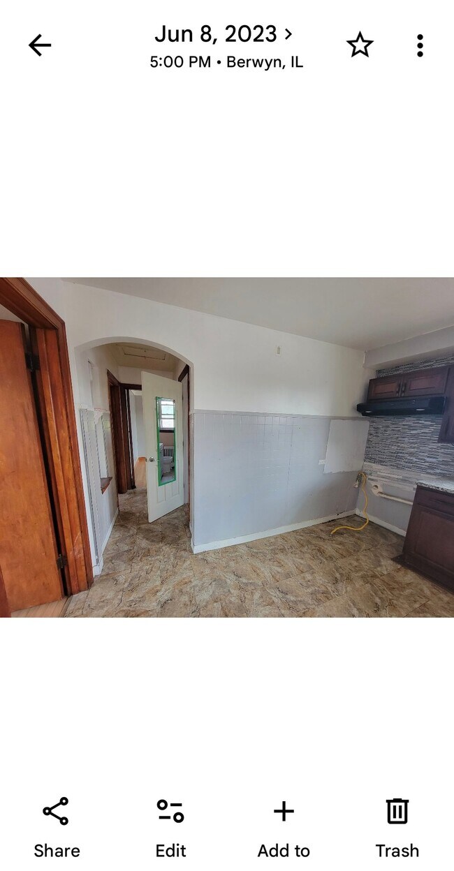 Foto del edificio - 2536 Ridgeland Ave