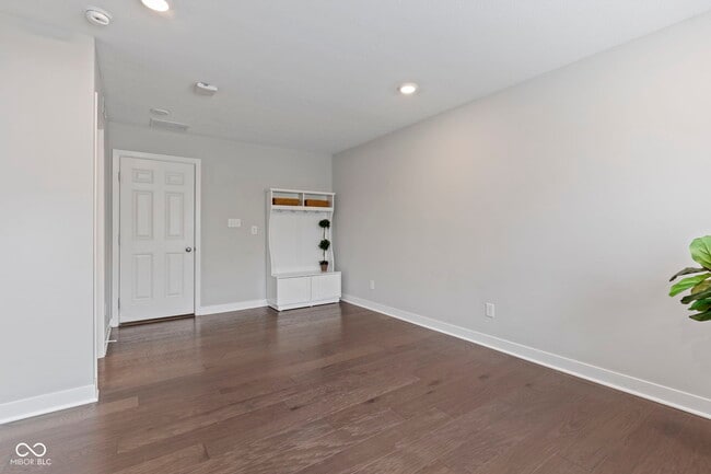 Building Photo - 1565 Omar Dr