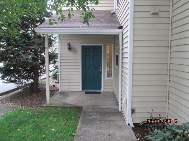 Building Photo - 2 WEEKS FREE RENT! Beautifully Remodeled, Easy Living Townhome. Location, Location!