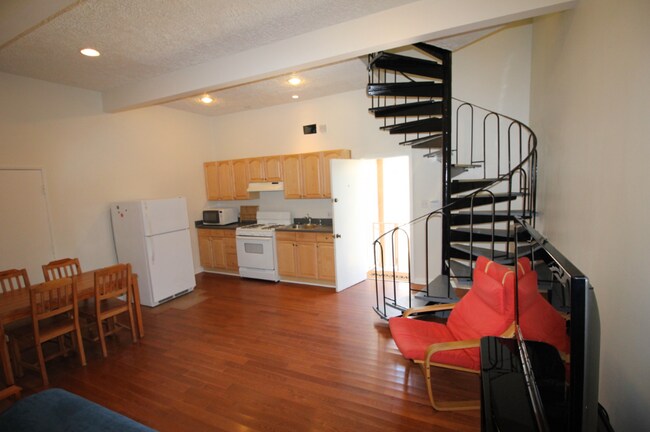 Building Photo - 1229 Comstock Ave