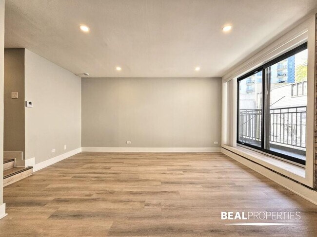 Foto del edificio - 0 bedroom in CHICAGO IL 60610