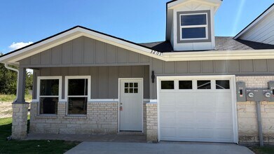 Building Photo - 3201 Bourland St