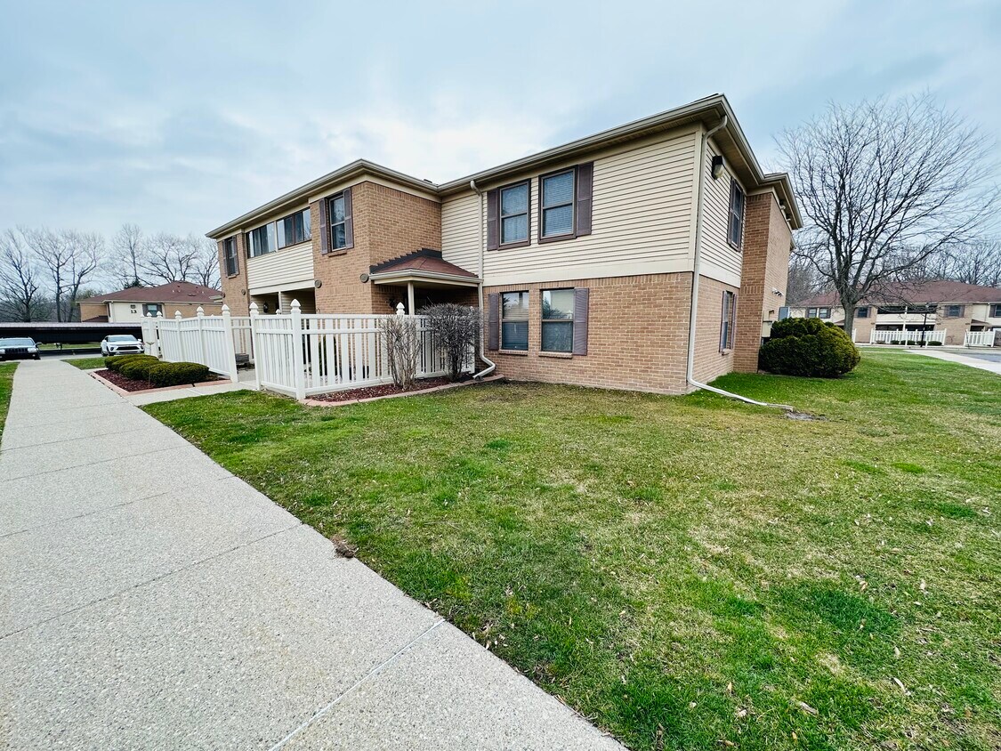 19571 Northridge Dr Unit 37 Building 5, Northville, MI 48167 Condo for Rent in Northville, MI