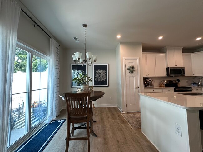 Building Photo - 1349 Crescent Ridge Dr