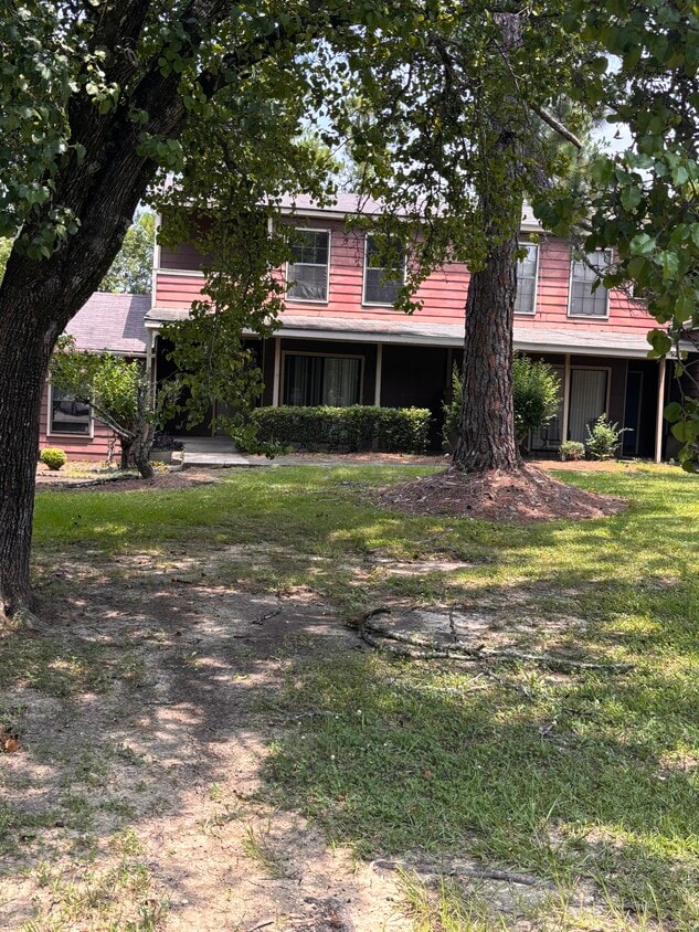 Primary Photo - 1611 E Trinity Blvd