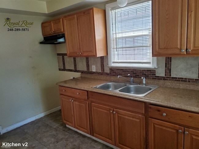 Building Photo - 3 br, 1.5 bath House - 16253 Griggs St