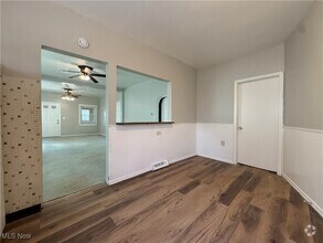 Building Photo - 5910 Pilsen Ave
