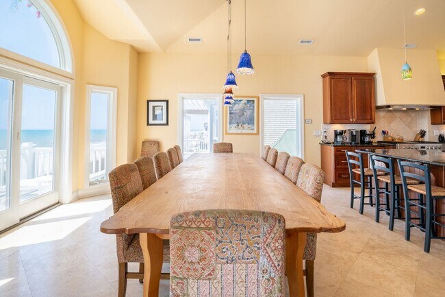 Foto del edificio - RENT MONTHLY THIS AMAZING HOME THIS OFF-SE...