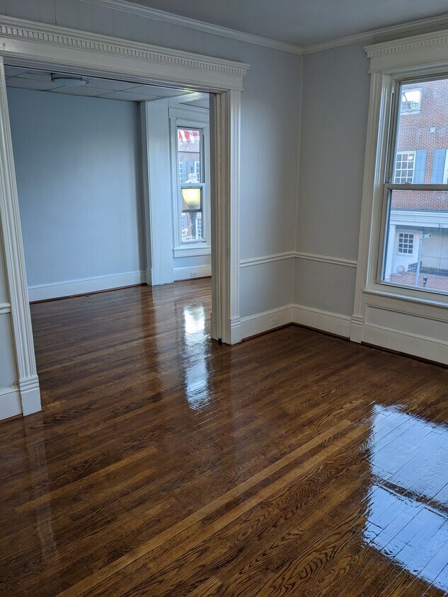 Primary Photo - 247 N Queen St