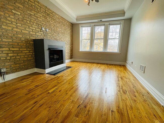 Building Photo - 7328 N Damen Ave