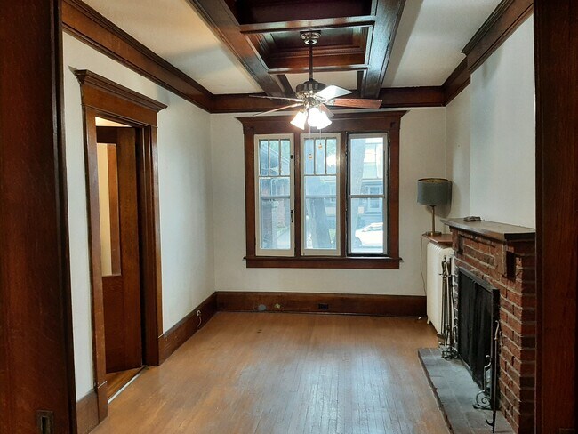 Building Photo - 132 Fairview Av